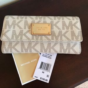 Authentic Michael Kors Jet Set Wallet